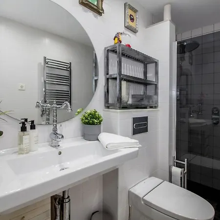 Kuros House Apartment
