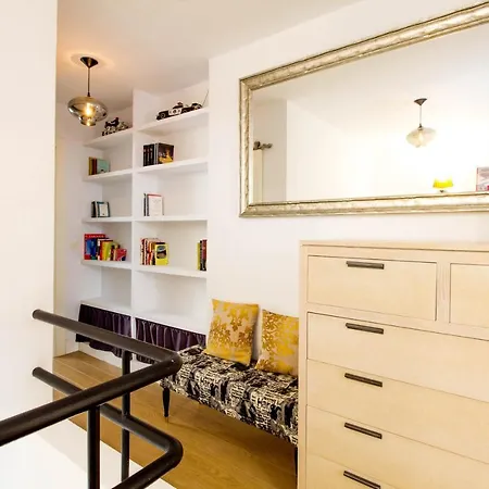 Kuros House *
