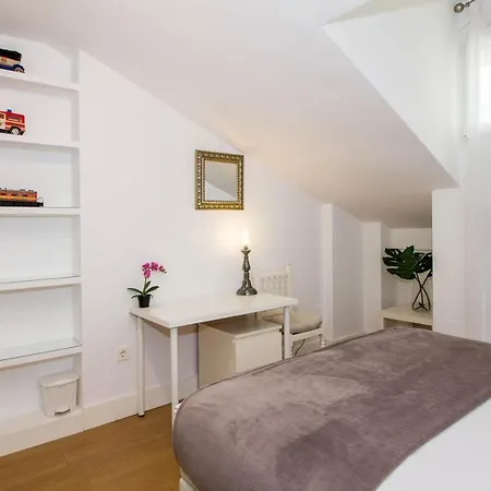 Apartment Kuros House *